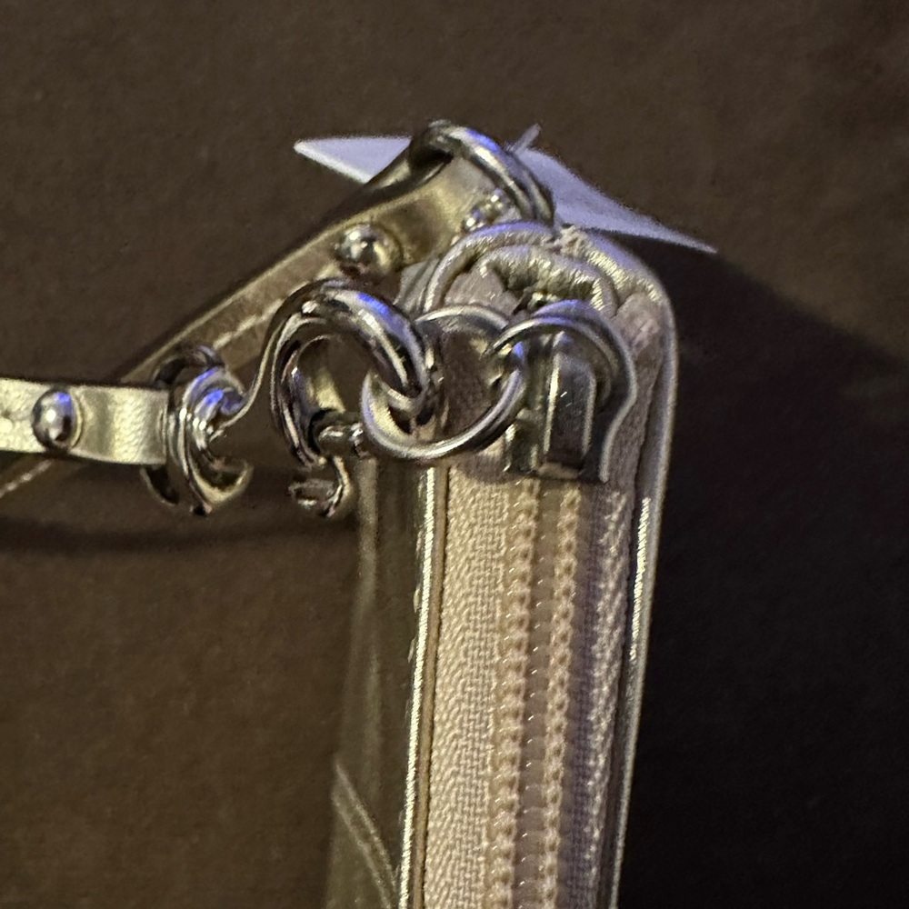 Coach wristlet NWT gold‎ - Picture 8 of 11